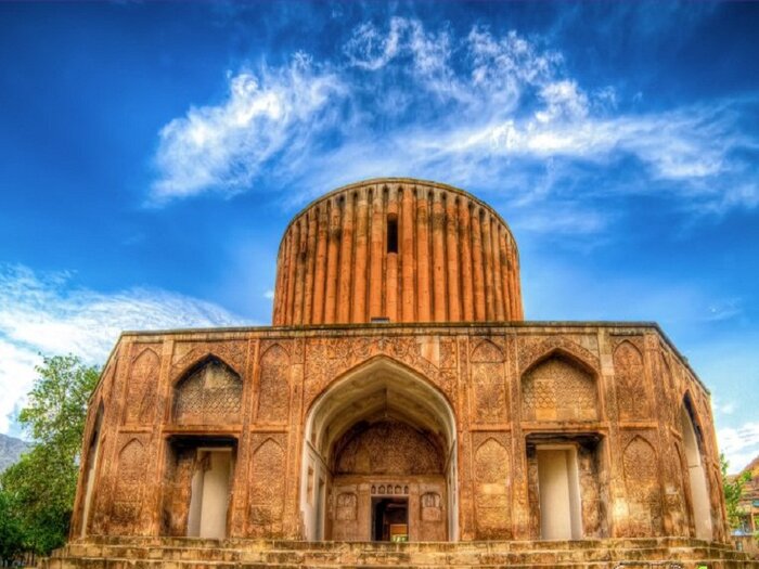 کلات نادری با کاخ خورشید و آبشار گرم در دامن طبیعتی بکر