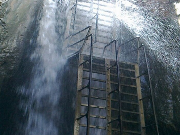 کلات نادری با کاخ خورشید و آبشار گرم در دامن طبیعتی بکر