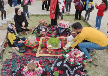 استقبال مسافران نوروزی از قلعه فلک‌الافلاک خرم‌آباد