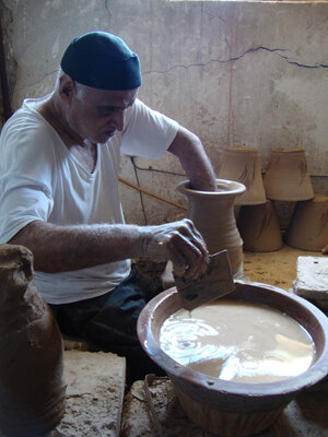 لذت خرید سفال در روستای هدف گردشگری احمدآباد وسط ورامین