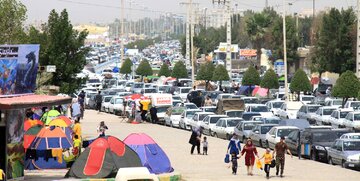 گردشگران نوروزی در ساحل بندرگناوه