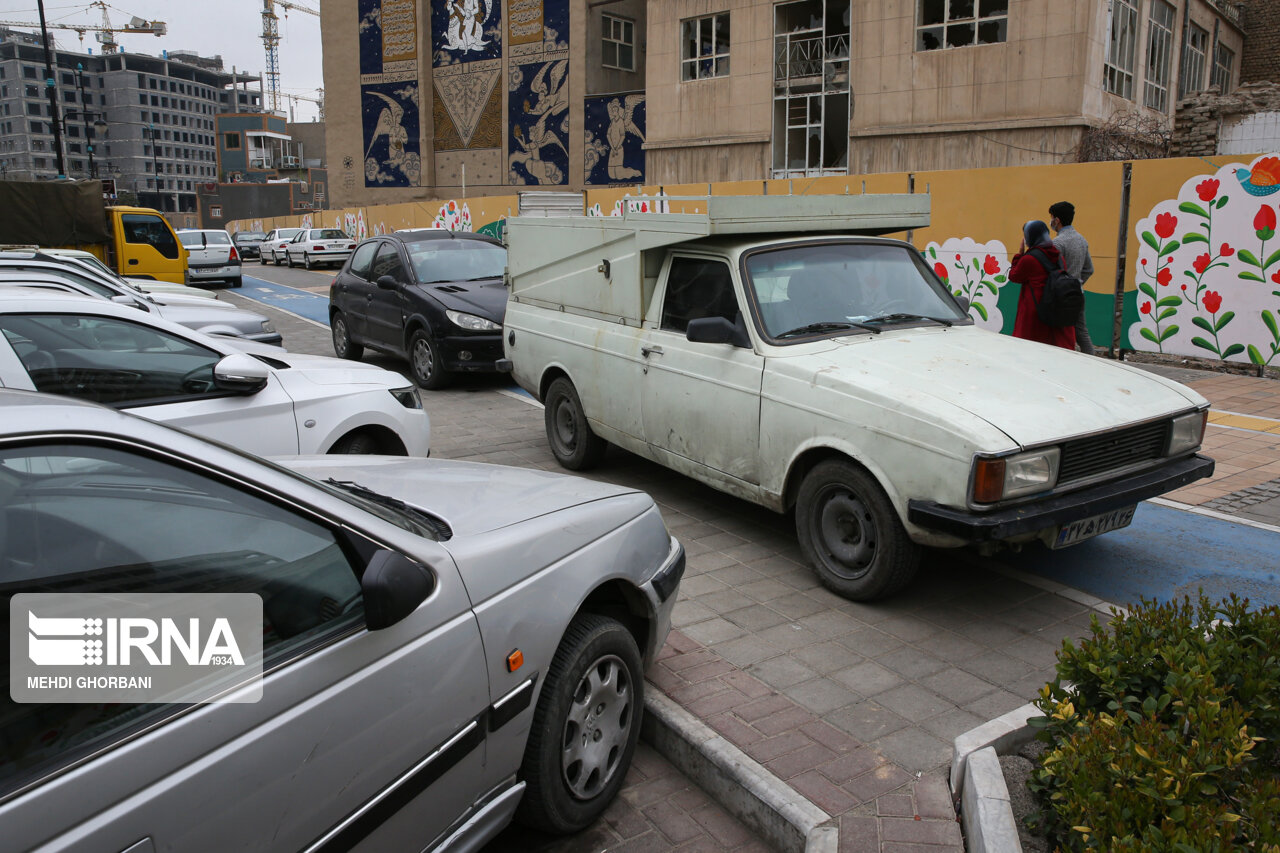 ۴۵ نقطه تهران تحت رصد پلیس راهور/تشدید برخورد با تخلف توقف در پیاده رو