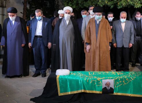 رهبر انقلاب چهارشنبه شب بر پیکر حجتالاسلاموالمسلمین ریشهری نماز اقامه کردند