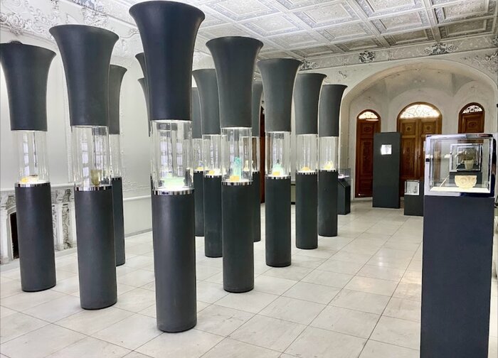 ملاقات با سفالینهها و آبگینههای تاریخی ایران در خانه قوام