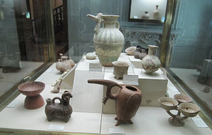 ملاقات با سفالینهها و آبگینههای تاریخی ایران در خانه قوام