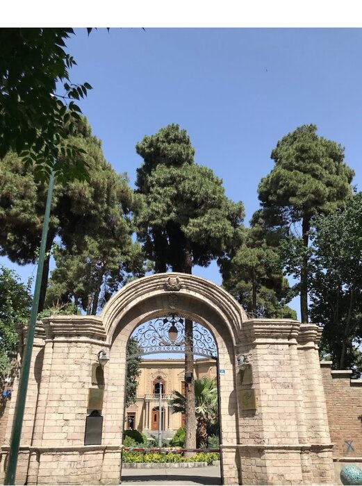 ملاقات با سفالینهها و آبگینههای تاریخی ایران در خانه قوام