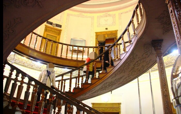 ملاقات با سفالینهها و آبگینههای تاریخی ایران در خانه قوام