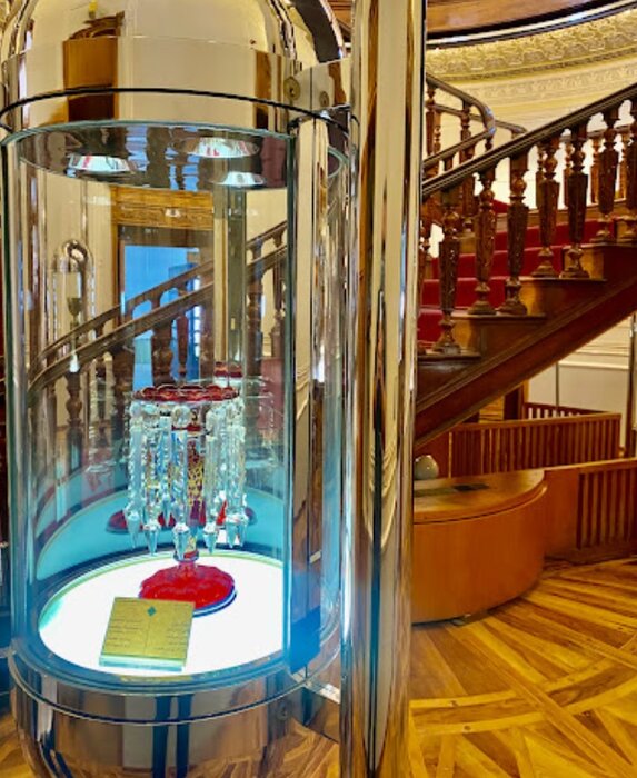 ملاقات با سفالینهها و آبگینههای تاریخی ایران در خانه قوام