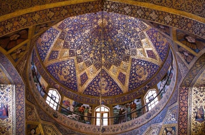 ملاقات با سفالینهها و آبگینههای تاریخی ایران در خانه قوام