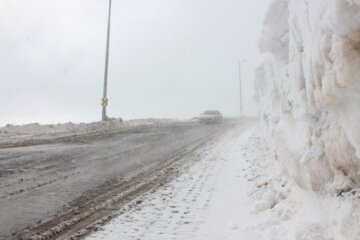 جدال راهداران با برف و کولاک گردنه الماس