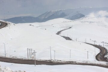 نخستین برف پاییزی در ارتفاعات گیلان به زمین نشست 