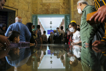 Los mausoleos de Hafez y Saadi en el Noruz de 1401