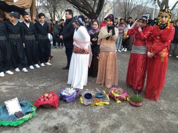 برگزاری مراسم نوروزانه (عیدی) با حضور گروه «لستوک» در بوکان