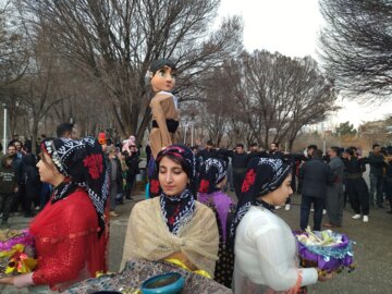 برگزاری مراسم نوروزانه (عیدی) با حضور گروه «لستوک» در بوکان