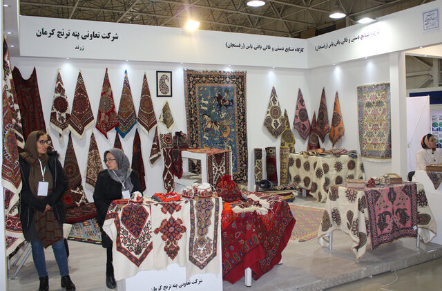 بازارچه‌های نوروزی در کرمان؛ به نام صنایع‌دستی به کام خوراکی‌فروشان