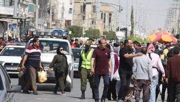 گردشگران نوروزی در بازار تجاری گناوه