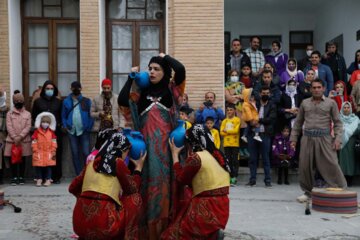 حضور گردشگران نوروزی در خانه کُرد