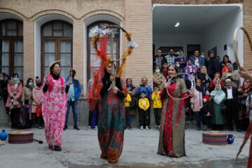 حضور گردشگران نوروزی در خانه کُرد