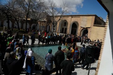 حضور گردشگران نوروزی در خانه کُرد