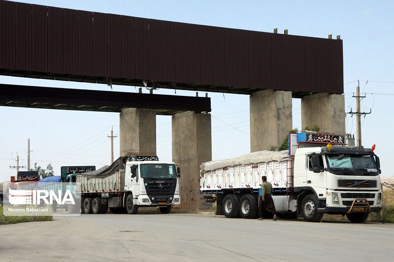 4.2 میلیون تن موجودی کالای اساسی در بنادر و گمرک / 33 شناور در صف تخلیه کالا