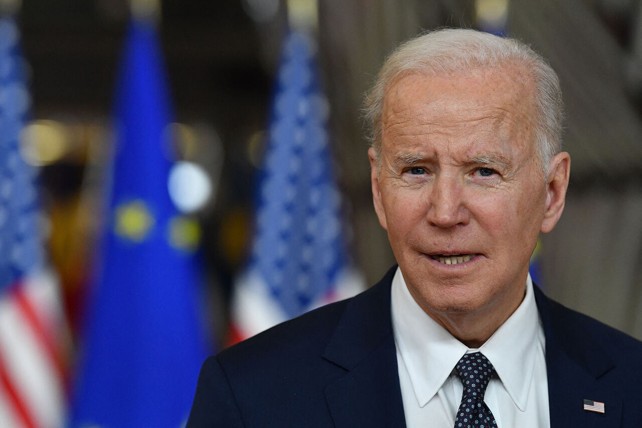 Biden dice que no pidió un cambio de gobierno en Rusia