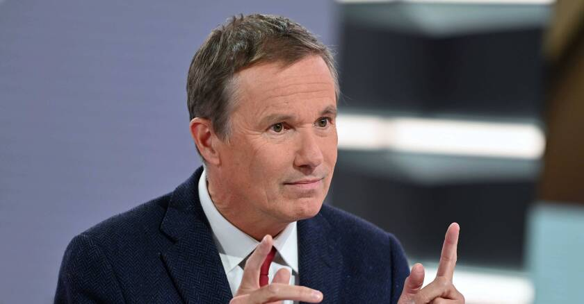 انتخابات فرانسه؛ چه کسانی برای تصاحب الیزه رقابت میکنند؟