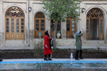 بازدید مسافران نوروزی از خانه های تاریخی بروجرد