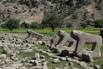 بَردِ شیر (شیر سنگی) نمادی در تاریخ و فرهنگ بختیاری