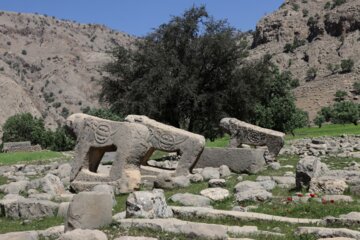 بَردِ شیر (شیر سنگی) نمادی در تاریخ و فرهنگ بختیاری