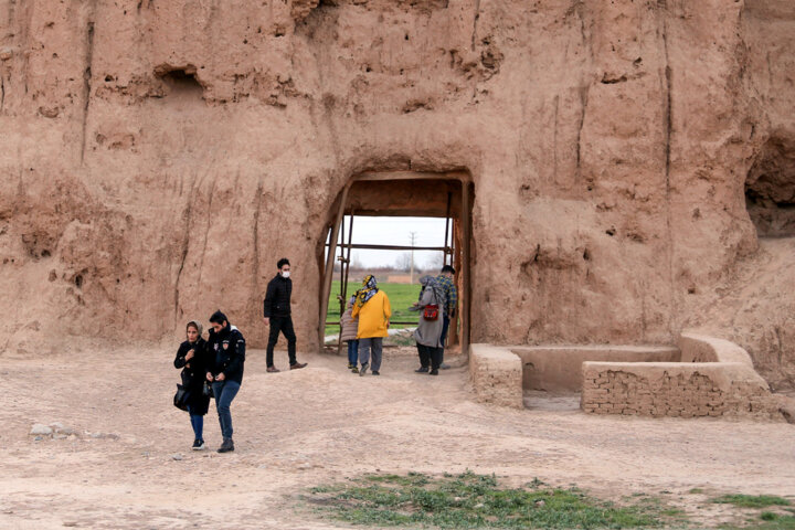 ویترین تاریخ کهنشهر اسفراین در انتظار اعتبار