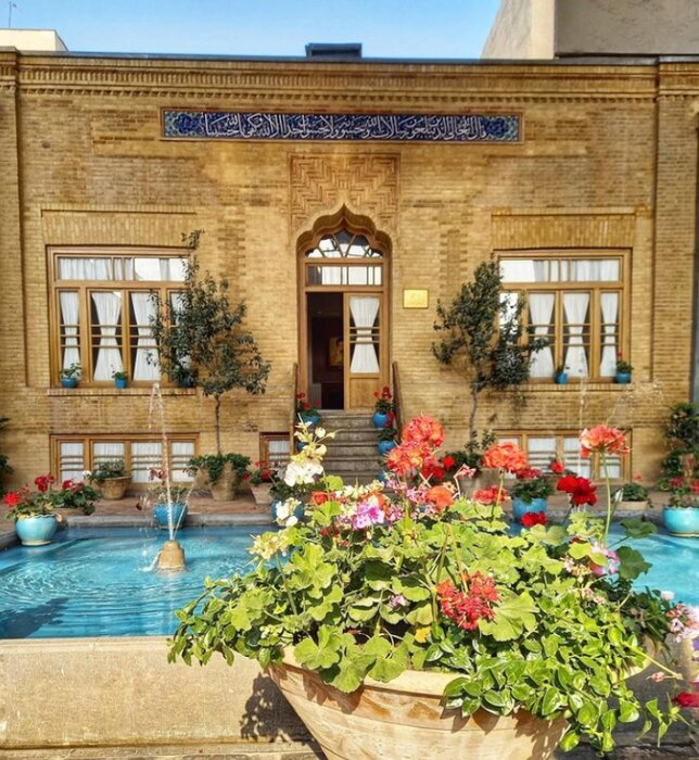 بازمانده مشروطه در گذر میرزا محمود