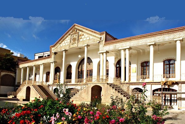 استقبال مسافران نوروزی از آثار تاریخی تبریز به رغم بارش باران
