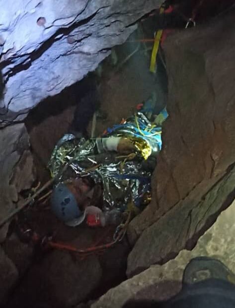 عملیات ۱۷ ساعته نجات کوهنورد گرفتار شده در غار امجک تفرش با موفقیت پایان یافت عملیات ۱۷ ساعته نجات کوهنورد گرفتار شده در غار امجک تفرش با موفقیت پایان یافت