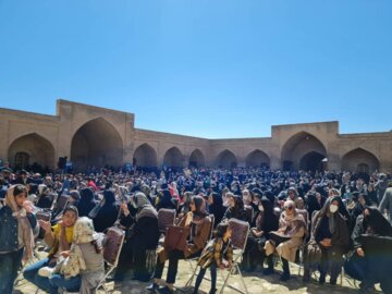 نوروزگاه در کاروانسرای شاه عباسی فرسفج