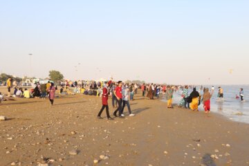 اسکان گردشگران نوروزی در ساحل پارک غدیر بندرعباس