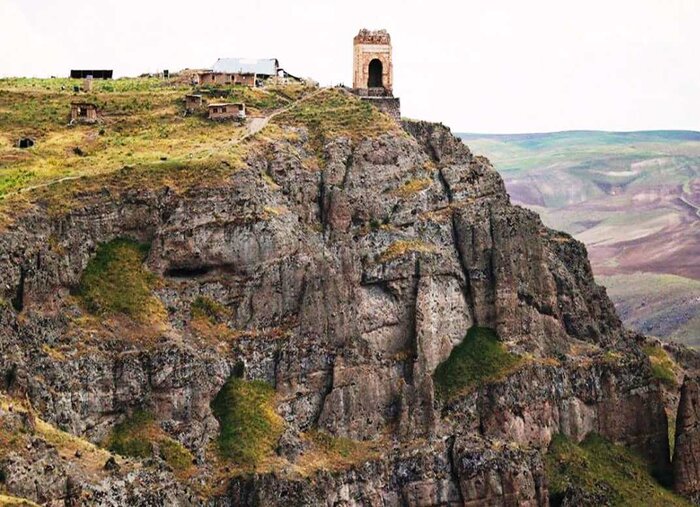 نجات جان کوهنورد زنجانی از درههای عمیق قلعه ضحاک هشترود
