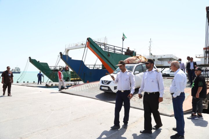 بازگشت مسافران نوروزی از طریق بندرلافت قشم به بندر پل خمیر روان است