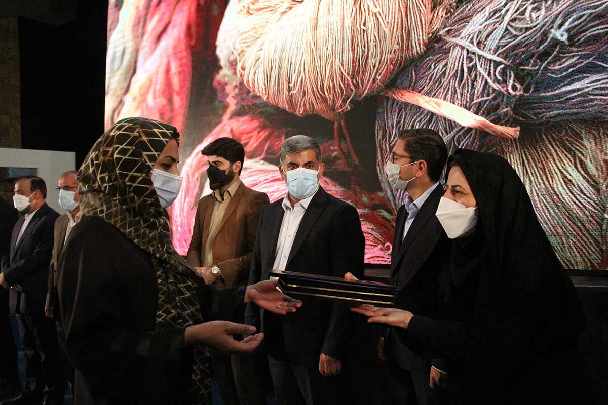 استاندار: زیلوی میبد از مظاهر مهم هویت فرهنگی و تاریخی استان یزد است