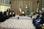 رئيس الجمهورية يلتقي اسر شهداء محافظة خراسان الرضوية