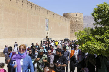 Norouz 2022 en Iran : les voyageurs dans le complexe historique de Zandieh de Chiraz au sud