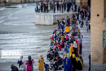 جریان دائمی رودخانه زاینده‌رود مطالبه ملی است