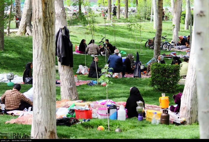 «بولونی»؛ همنشینی شادباش عیدانه و شاعرانگی ایرانیان