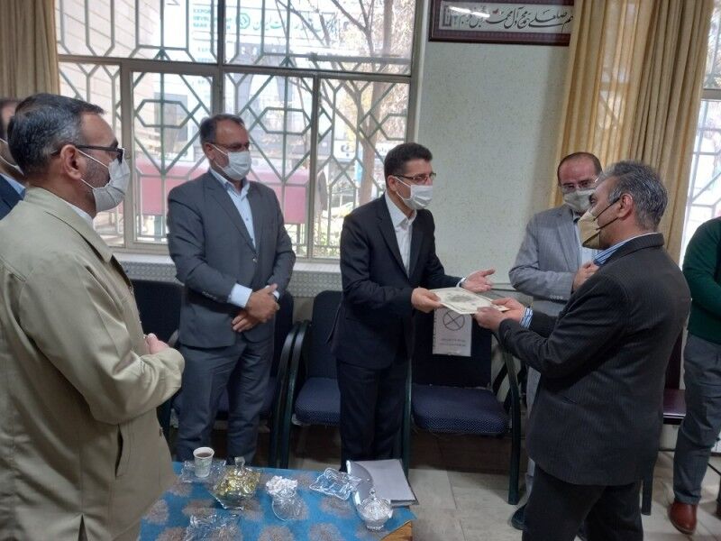 سرایدار قزوینی دستبند ۵۰ میلیون تومانی را به صاحبش برگرداند سرایدار قزوینی دستبند ۵۰ میلیون تومانی را به صاحبش برگرداند