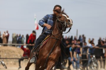 همایش سوارکاری و حرکات زیبایی در روستای سمقاور شهرستان کمیجان