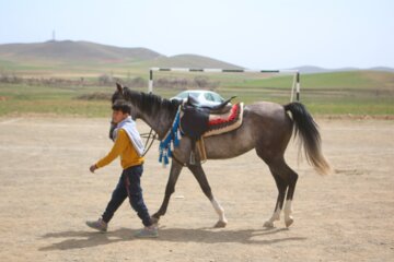 همایش سوارکاری و حرکات زیبایی در روستای سمقاور شهرستان کمیجان