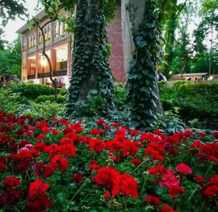 شکوه بهار در سروستان تهران