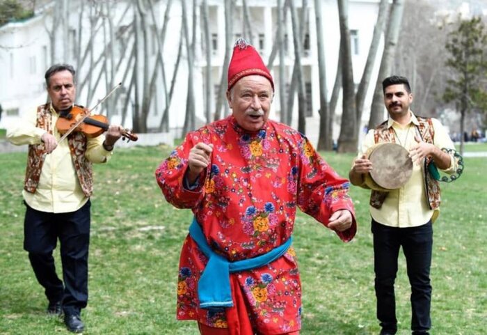 رنگین‌کمان فرهنگ و هنر در ۱۲ روز فروردین/ بوسه، عشق، گریه، هدیه، سیلی و باقی قضایا...