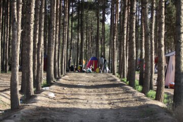 Les Iraniens marquent la journée de la Nature et disent adieu aux vacances de Norouz
