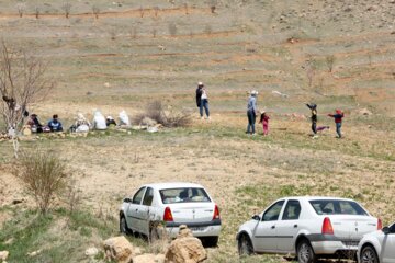 Les Iraniens marquent la journée de la Nature et disent adieu aux vacances de Norouz
