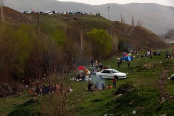 Les Iraniens marquent la journée de la Nature et disent adieu aux vacances de Norouz
